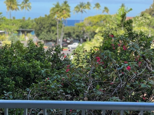 75-5766 Kuakini Hwy Unit 210, Kailua-Kona, HI 96740 - view of yard with a balcony