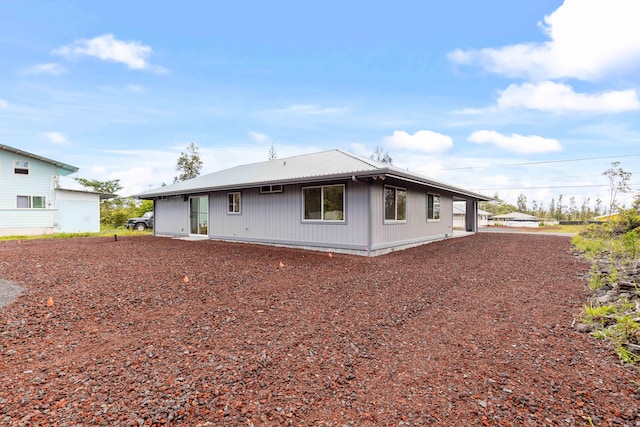 16-2072 Kuhio Dr, Pahoa, HI 96778 - back of property with a metal roof