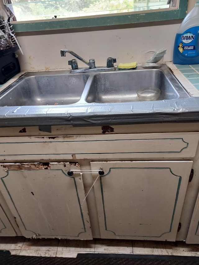 17-4136 Kukui Camp Rd, Mountain View, HI 96771 - kitchen view of a sink