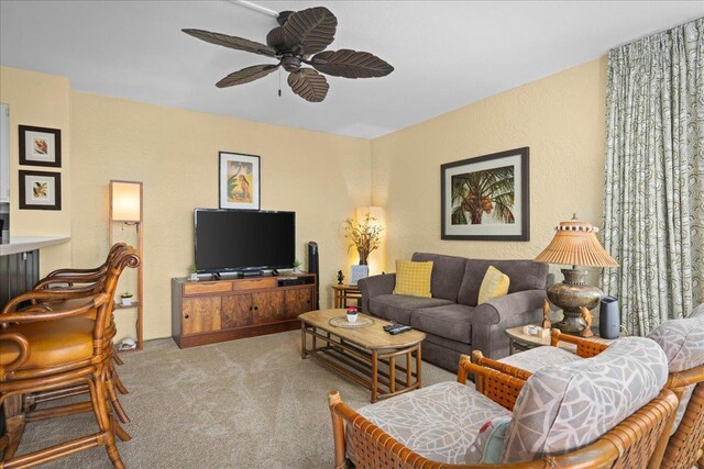 75-6016 Alii Dr Unit 323, Kailua-Kona, HI 96740 - carpeted living room featuring a ceiling fan
