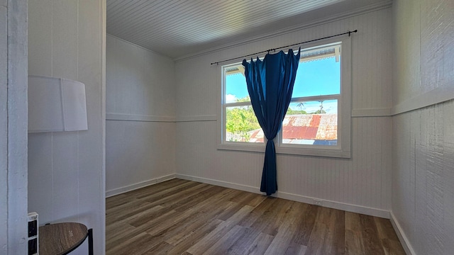 48-5241 Kukuihaele Rd, Honokaa, HI 96727 - unfurnished room with wood finished floors