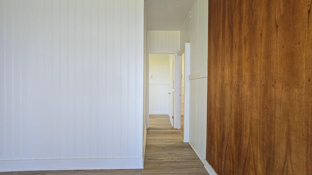 48-5241 Kukuihaele Rd, Honokaa, HI 96727 - hall featuring wood finished floors and baseboards