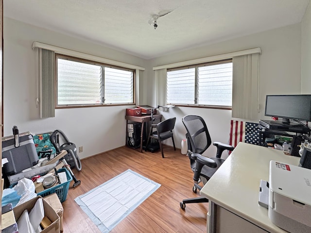 979-A Kumukoa St, Hilo, HI 96720 - office featuring light wood-style floors