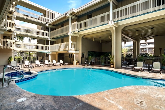 76-6259 Alii Dr Unit 332, Kailua-Kona, HI 96740 - view of pool featuring a pool with connected hot tub and a patio area
