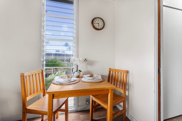 76-6259 Alii Dr Unit 332, Kailua-Kona, HI 96740 - dining space with breakfast area and wood finished floors