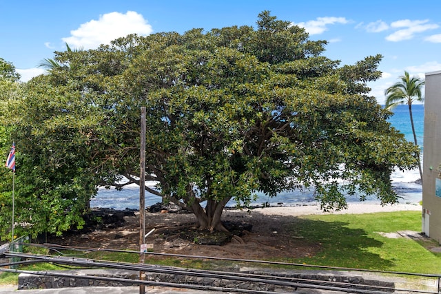 76-6259 Alii Dr Unit 332, Kailua-Kona, HI 96740 - view of yard featuring a water view