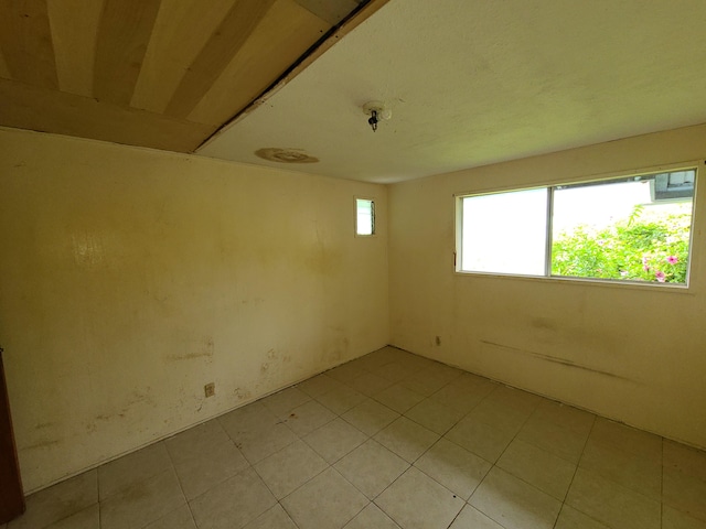 130 Popolo St, Hilo, HI 96720 - unfurnished room with light tile patterned floors