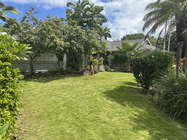 75-107 Kamilo Pl, Kailua-Kona, HI 96740 - view of green lawn