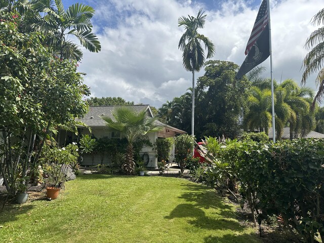 75-107 Kamilo Pl, Kailua-Kona, HI 96740 - view of green lawn
