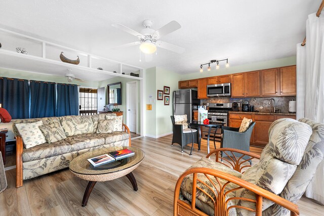 75-6008 Alii Dr Unit 219, Kailua-Kona, HI 96740 - living room with ceiling fan and light wood-style floors