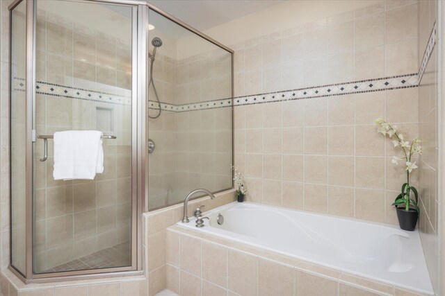 68-1122 Na Ala Hele Rd Unit E4, Kamuela, HI 96743 - bathroom with a stall shower and a garden tub