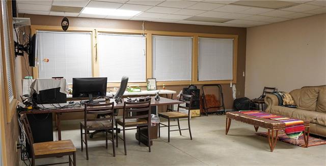 office area featuring a drop ceiling