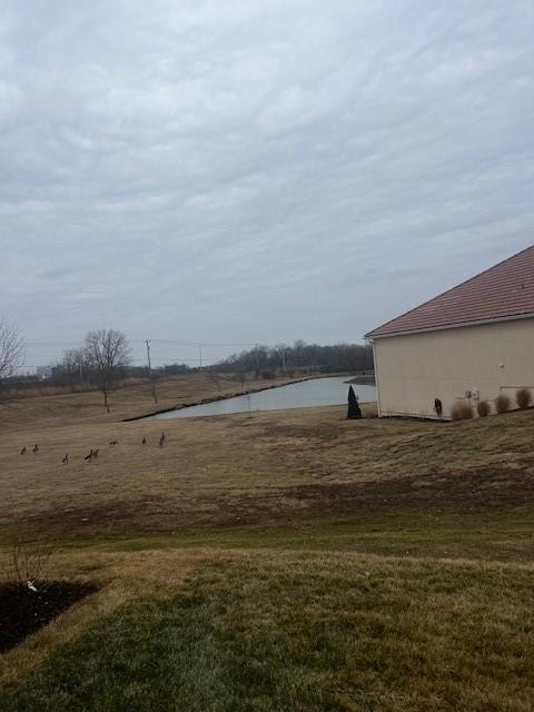 view of yard featuring a water view