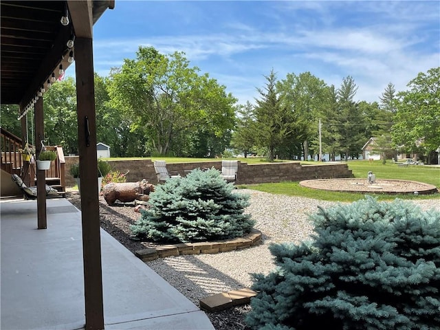 view of yard with a patio area