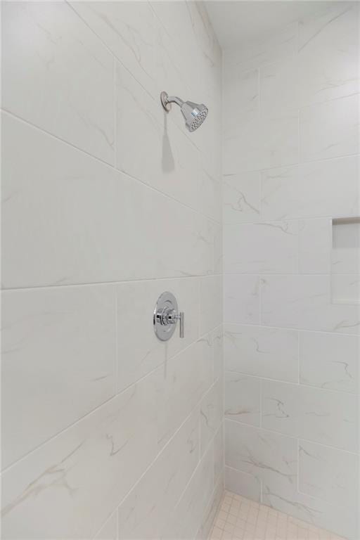 16388 S Brougham Dr, Olathe, KS 66062 - full bathroom featuring tiled shower