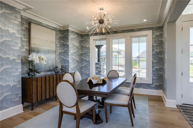 dining room featuring an inviting chandelier, crown molding, and light hardwood / wood-style floors