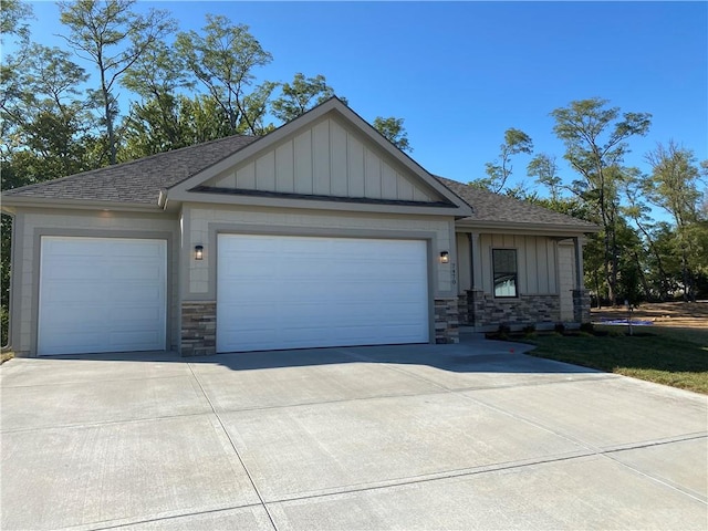 view of front facade with a garage