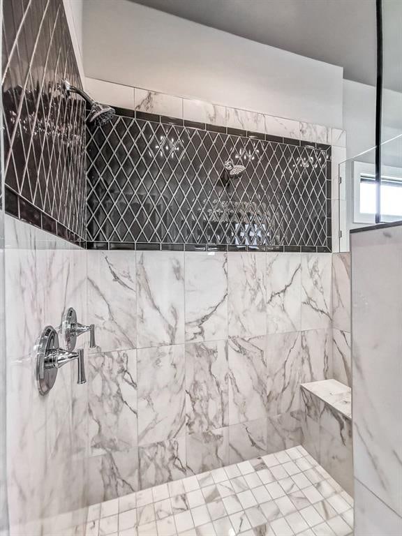 2908 NE 102nd St, Kansas City, MO 64155 - bathroom with tiled shower