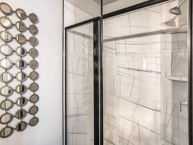 2908 NE 102nd St, Kansas City, MO 64155 - bathroom with walk in shower