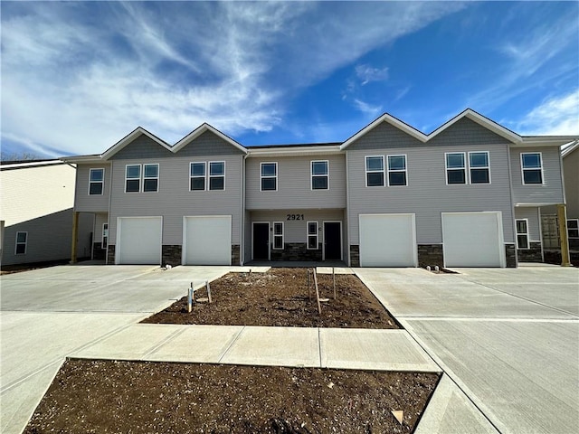 view of front facade featuring a garage