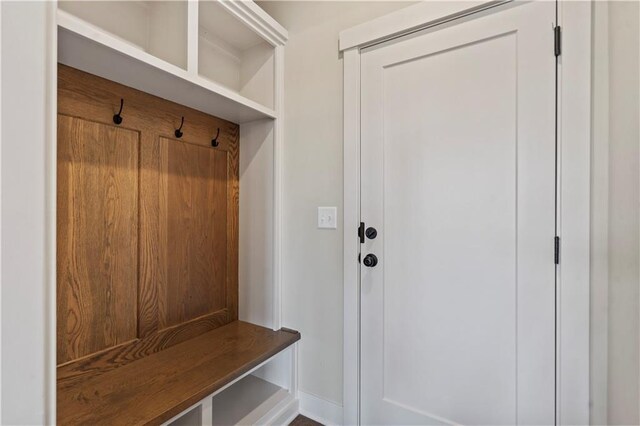 11606 S Zarda Dr, Olathe, KS 66061 - view of mudroom