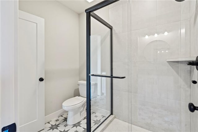 11606 S Zarda Dr, Olathe, KS 66061 - bathroom featuring toilet, a shower stall, and baseboards