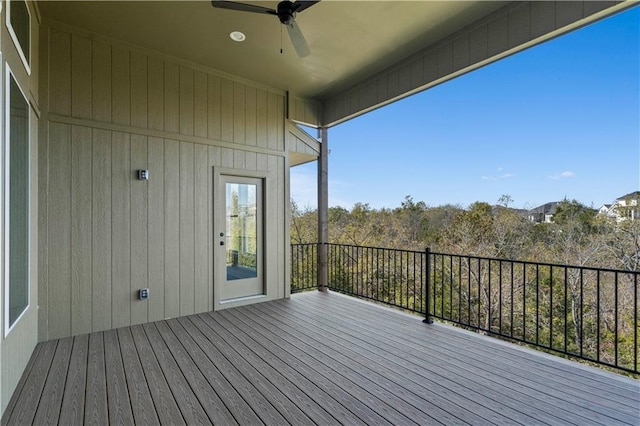 11606 S Zarda Dr, Olathe, KS 66061 - deck featuring a ceiling fan