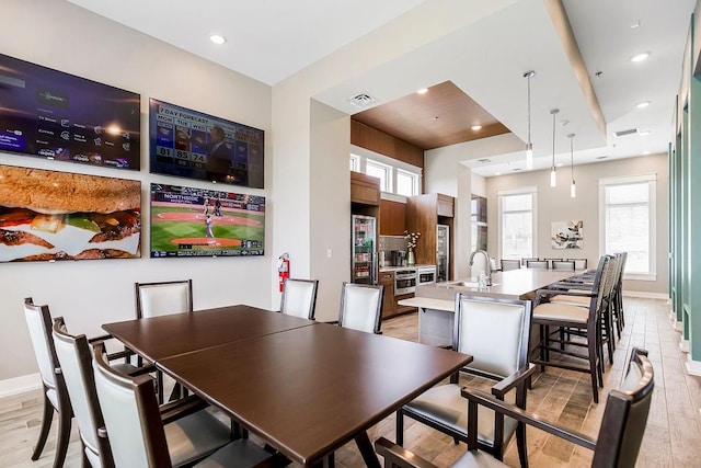 dining area with sink and light hardwood / wood-style floors