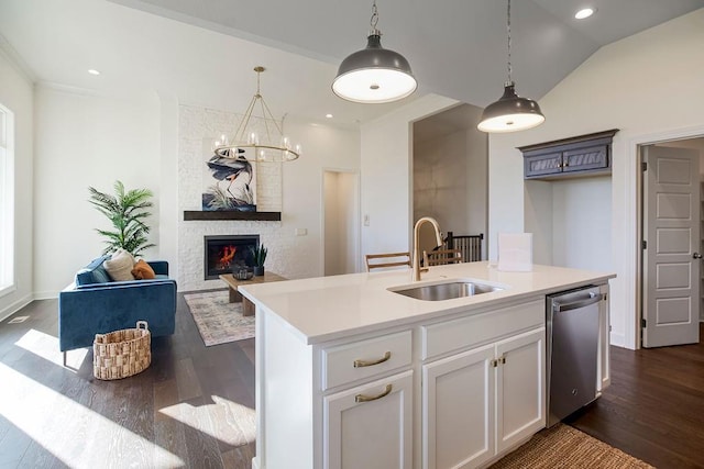 kitchen with dark wood-type flooring, sink, lofted ceiling, an island with sink, and stainless steel dishwasher