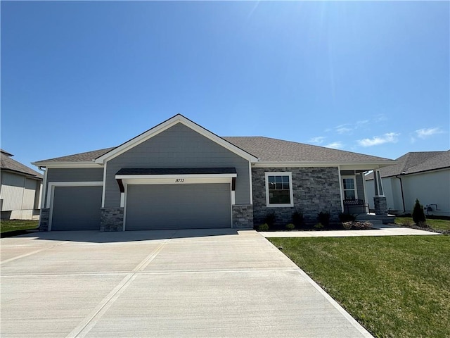 view of front of house featuring a garage and a front yard