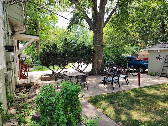 view of yard with a patio