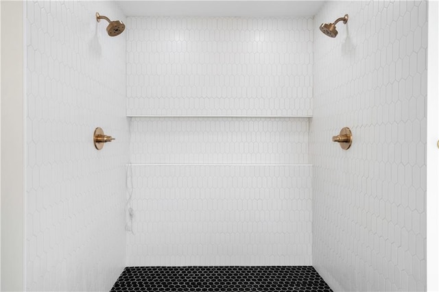 bathroom with a tile shower