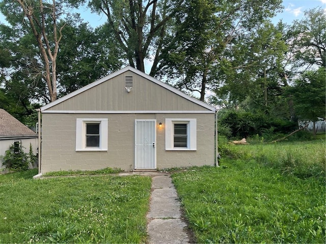 bungalow-style house with a front lawn