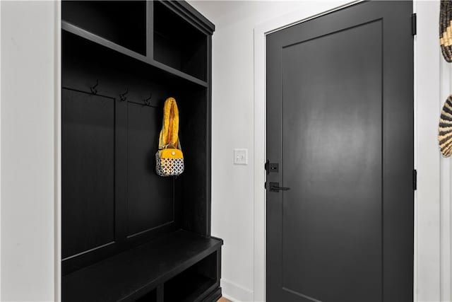 11522 S Zarda Dr, Olathe, KS 66061 - view of mudroom