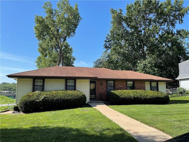 829 NW 69th St, Kansas City, MO 64118 - view of front of property featuring a front yard and brick siding