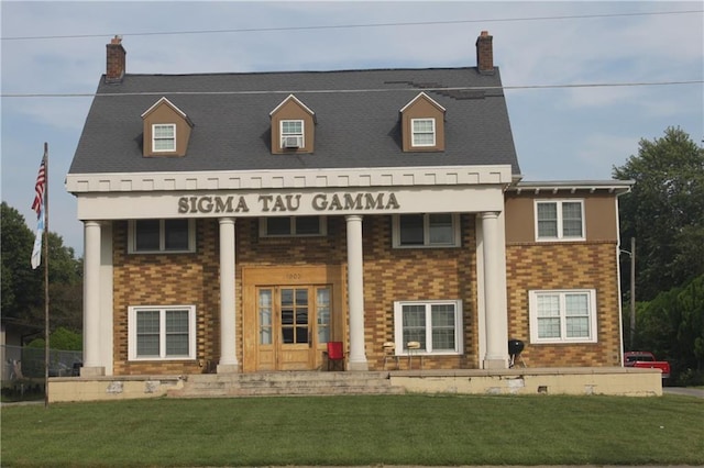 view of front of house featuring a front yard