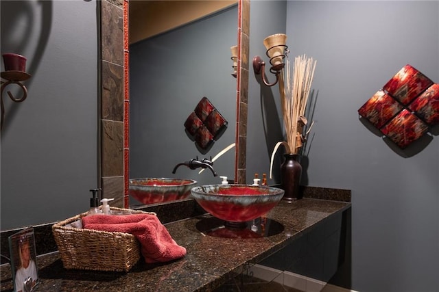 1709 Lake Alvamar Dr, Lawrence, KS 66047 - bathroom featuring vanity