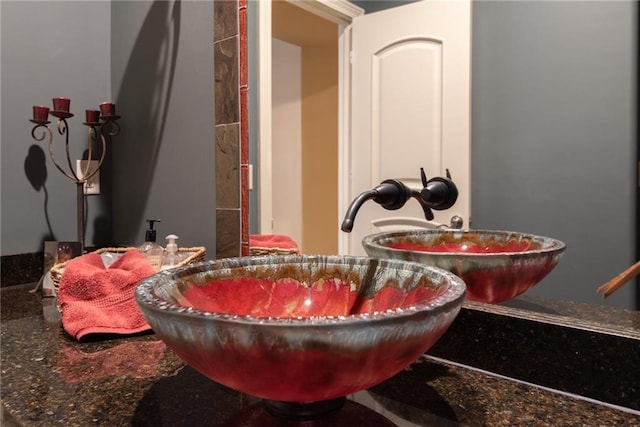 1709 Lake Alvamar Dr, Lawrence, KS 66047 - interior details with a sink