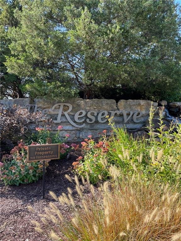 1709 Lake Alvamar Dr, Lawrence, KS 66047 - view of community sign