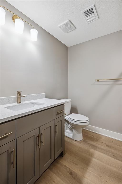13708 Pembroke Ln, Leawood, KS 66224 - photo 33