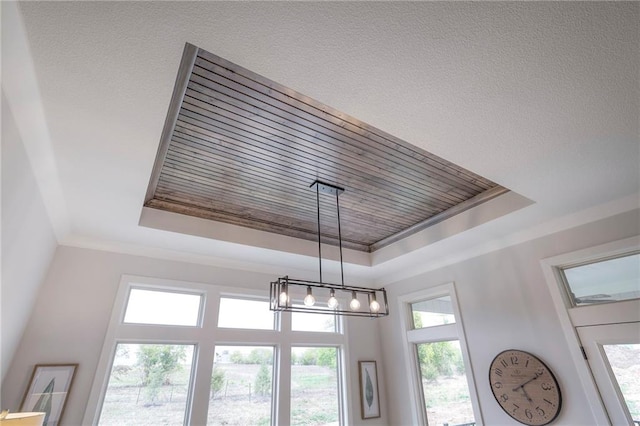 13812 Quigley St, Overland Park, KS 66221 - detailed view of a tray ceiling