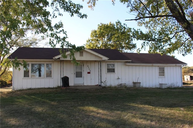 ranch-style home with a front lawn