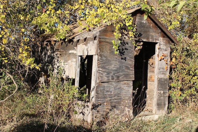 view of outdoor structure