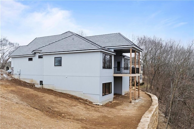 view of side of property featuring a balcony