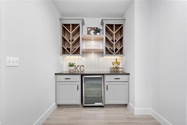20132 Barker St, Spring Hill, KS 66083 - indoor wet bar featuring beverage cooler and baseboards