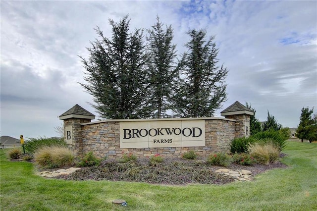 20132 Barker St, Spring Hill, KS 66083 - community / neighborhood sign featuring a lawn