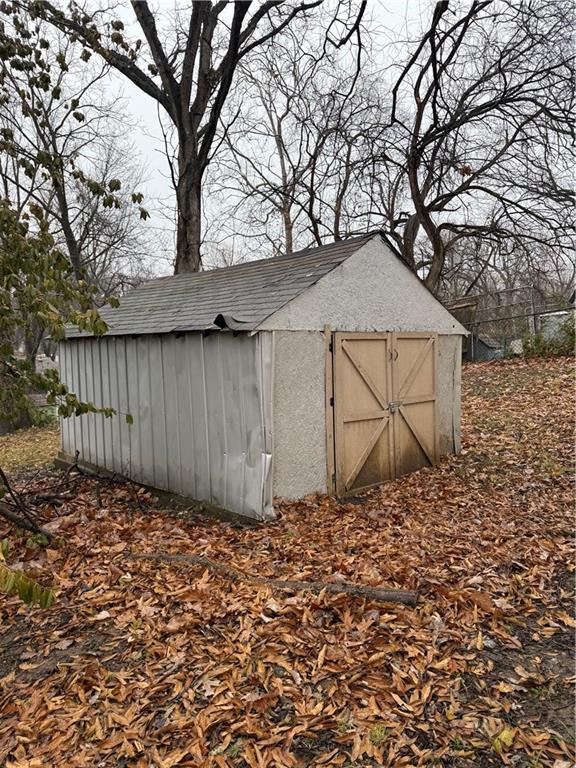 view of outdoor structure