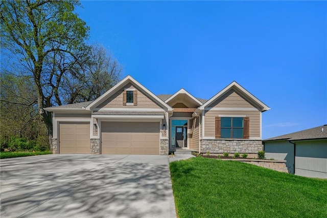 view of front of house featuring a garage and a front lawn