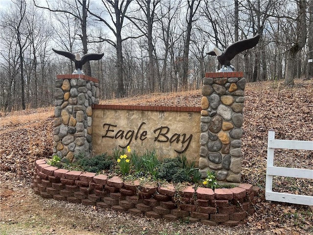 7930 Eagle Bay Dr, Gravois Mills, MO 65037 - view of community sign
