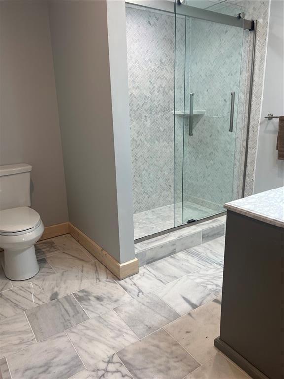 7930 Eagle Bay Dr, Gravois Mills, MO 65037 - full bath featuring toilet, vanity, baseboards, and a shower stall